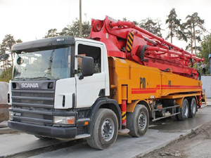 Аренда, услуги автомобильного бетононасоса Scania в Красноярске